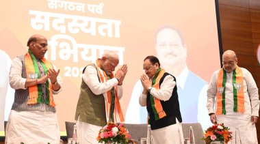 NEW DELHI INDIA 2 Eylül 2024 Başbakan Narendra Modi Savunma Bakanı Rajnath Singh İçişleri Bakanı Amit Şah Sağlık Bakanı ve Ulusal Başkan JP Nadda BJP Genel Merkezi DDU Marg 'da 2024 BJP üyelik kampanyası başlattı 