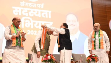 NEW DELHI INDIA 2 Eylül 2024 Başbakan Narendra Modi Savunma Bakanı Rajnath Singh İçişleri Bakanı Amit Şah Sağlık Bakanı ve Ulusal Başkan JP Nadda BJP Genel Merkezi DDU Marg 'da 2024 BJP üyelik kampanyası başlattı 