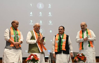 NEW DELHI INDIA 2 Eylül 2024 Başbakan Narendra Modi Savunma Bakanı Rajnath Singh İçişleri Bakanı Amit Şah Sağlık Bakanı ve Ulusal Başkan JP Nadda BJP Genel Merkezi DDU Marg 'da 2024 BJP üyelik kampanyası başlattı 