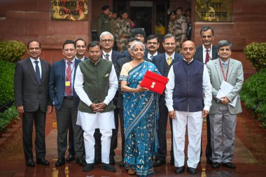 NEW DELHI INDIA FEBRUARY 12024 Nirmala Sitharaman Sendikası Maliye Bakanı Bhagwat Karad ve Pankaj Chaudhary MOS Finans Bakanlığı, geçici bütçe 2024 