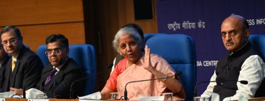 NEW DELHI INDIA FEBRUARY 12024 Birlik Maliye Bakanı Nirmala Sitharaman ve MoS Finans Bakanı Pankaj Choudwat Khagwo Karad ve diğer takım üyeleri 1 Şubat 2024 tarihinde NMC 'de geçici bütçe 2024 yılında NMC' de basın mensuplarına seslendi.