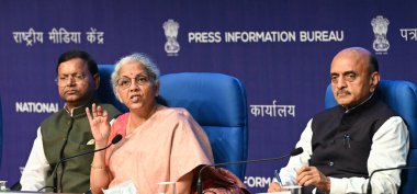 NEW DELHI INDIA FEBRUARY 12024 Birlik Maliye Bakanı Nirmala Sitharaman ve MoS Finans Bakanı Pankaj Choudwat Khagwo Karad ve diğer takım üyeleri 1 Şubat 2024 tarihinde NMC 'de geçici bütçe 2024 yılında NMC' de basın mensuplarına seslendi.