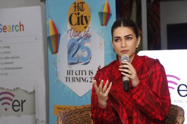 NEW DELHI INDIA FEBRUARY 12024 Bollywood aktörü Kriti Sanon, HT City 'nin gelecek filmi Teri Baaton Mein Aisa Uljiya' nın tanıtımı için 1 Şubat 2024 'te Dhruv tarafından Yeni Delhi' de Hindistan 'da çekilmiştir.