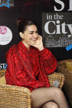 NEW DELHI INDIA FEBRUARY 12024 Bollywood aktörü Kriti Sanon, HT City 'nin gelecek filmi Teri Baaton Mein Aisa Uljiya' nın tanıtımı için 1 Şubat 2024 tarihinde Yeni Delhi Hindistan 'da Shant tarafından çekilmiştir.