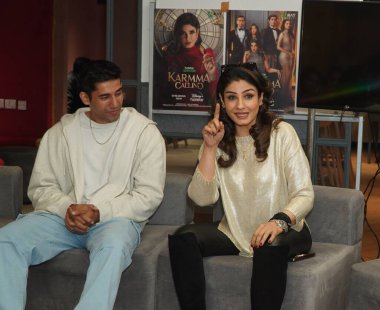 NEW DELHI INDIA FEBRUARY 2 2024 Bollywood aktörleri Raveena Tandon ve Varun Sood, HT City ile 2 Şubat 2024 'te Anurag Mehra Hindus' un Yeni Delhi 'de çekeceği Karmma Calling adlı gerilim dizisinin tanıtımı için yaptıkları özel röportajda