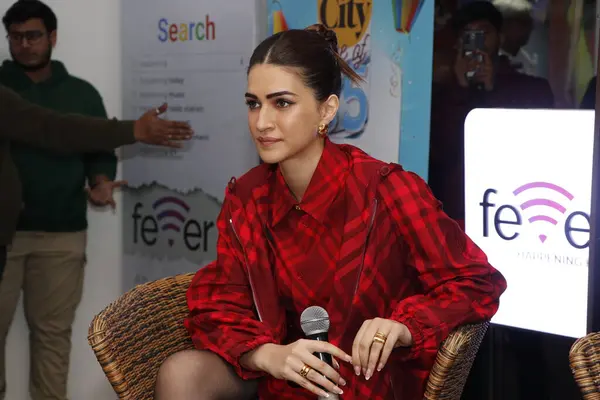 stock image NEW DELHI INDIA FEBRUARY 1 2024  Bollywood actor Kriti Sanon during an exclusive interview with HT City for the promotion of their upcoming movie Teri Baaton Mein Aisa Uljha Jiya at HT Media office on February 1 2024 in New Delhi India Photo by Dhruv