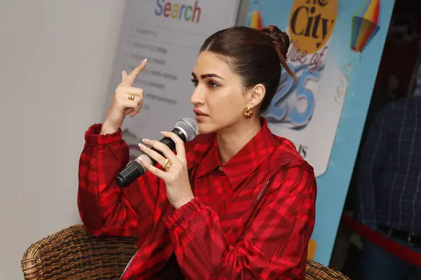 stock image NEW DELHI INDIA FEBRUARY 1 2024  Bollywood actor Kriti Sanon during an exclusive interview with HT City for the promotion of their upcoming movie Teri Baaton Mein Aisa Uljha Jiya at HT Media office on February 1 2024 in New Delhi India Photo by Dhruv