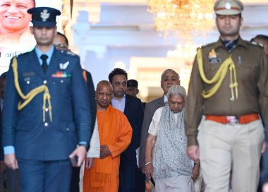 LUCKnow INDIA FEBRUARY 2. 2024 Uttar Pradesh Valisi Anandiben Patel ve CM Yogi Adityanath, 2 Şubat 2024 tarihinde Lucknow Hindistan 'da düzenlenen toplantının ilk günü Deepak Gupta Hindustan Times tarafından çekilmiştir.