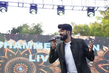 NEW DELHI INDIA FEBRUARY 2 2024 Bollywood playback şarkıcısı Mohammed Irfan, 2 Şubat 2024 'te Janki Devi Memorial College' da DUS festivali senfonisi sırasında Shantanu Bhattacharya Hindustan Times tarafından çekilmiştir. 