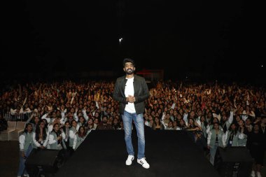 NEW DELHI INDIA FEBRUARY 2 2024 Bollywood playback şarkıcısı Mohammed Irfan, 2 Şubat 2024 'te Janki Devi Memorial College' da DUS festivali senfonisi sırasında Shantanu Bhattacharya Hindustan Times tarafından çekilmiştir. 