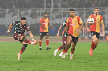 KOLKATA INDIA FEBRUARY 3 2024 Sadiku 99of Mohun Bagan SG, 3 Şubat 2024 tarihinde Salt Lake Stadyumu 'nda oynanan ISL maçında Doğu Bengal FC karşısında fotoğraf çekti. 