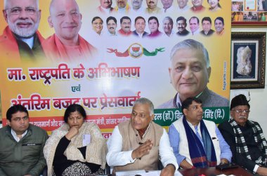GHAZIABAD INDIA FEBRUARY 4. 2024 Karayolları ve Karayolları ve Sivil Havacılık ve Gaziabad Milletvekili Vijay Kumar Singh, 4 Şubat 2024 tarihinde Raj Nagar Sektörü 2 'de Hindistan Gaziabad Fotoğrafı: Sakib Ali H
