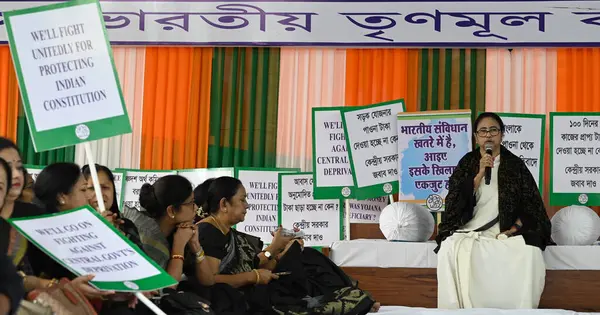 stock image KOLKATA INDIA FEBRUARY 2 2024 Chief Minister of West Bengal Mamata Banerjee along with party leaders starts 48 hours dharna to protest against alleged BJP run Central Governments delay in releasing wages and financial help under its rural employment 