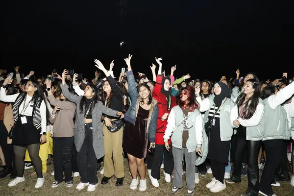 stock image NEW DELHI INDIA FEBRUARY 2 2024 Around 3000 students attended the star performance by Bollywood playback singer Mohammed Irfan on the finalday of the threeday fest Symphony 24 at Janki Devi Memorial College on February 2 2024 in New Delhi India Photo