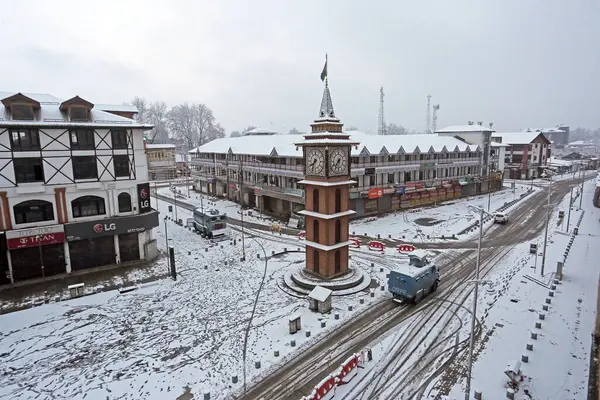 stock image SRINAGAR INDIA FEBRUARY 4 2024 A view of the Lal Chowk Ghanta Ghar during a snowfall on February 4 2024 in Srinagar India Several parts of Kashmir including Srinagar city witnessed fresh snowfall as the MeT department has forecast moderate topheavy s