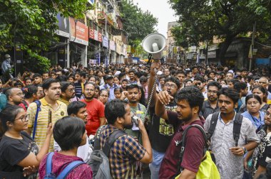 KOLKATA INDIA SEPTEMBER 3. 2024 Asistan doktorlar, stajyer bir doktora tecavüz ve cinayet iddialarını protesto etmeye devam ediyor ve CP Vineet Goyal 'in 3 Eylül 2024' te Kolk 'teki polis merkezi Lal Bazar' da istifasını talep ediyor.