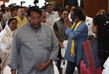 NEW DELHI INDIA SEPTEMBER 3 Eylül 2024 Jharkhand Hemant Soren başkanı ve eşi Jharkhand Yasama Meclisi Üyesi Kalpana Murmu Soren, Jharkhand Bhawan 'ın yeni inşa edilen binasının açılışını 3 Eylül 2024 tarihinde New Delh' de gerçekleştirdiler.