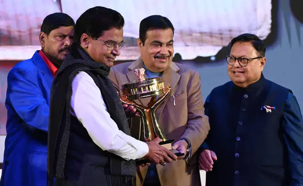 stock image NEW DELHI INDIA FEBRUARY 6 2024 Union Minister Nitin Gadkari Lokmat Group Chairman Vijay Darda Rajendra Darda present Lifetime Achievement Award trophy to MP Ramgopal Yadav during the 5th Edition Lokmat Parliamentary Awards 2023 ceremony on February 