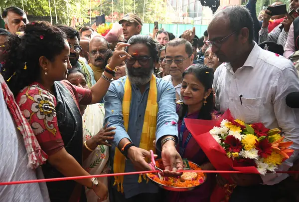 stock image NEW DELHI INDIA SEPTEMBER 3 2024 Chief Minister of Jharkhand hemant soren along with his wife Member of the Jharkhand Legislative Assembly Kalpana Murmu Soren inaugurating newly constructed building of Jharkhand Bhawan on September 3 2024 in New Delh