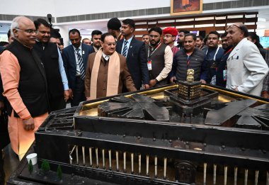NEW DELHI INDIA FEBRUARY 9 BJP Ulusal Başkanı JP Nadda ve Cumhurbaşkanı Rambhau Mhalgi Prabodhini Genel Başkan Yardımcısı Maharashtra Devendra Fadnavis Başkan Yardımcısı Rambhau Mhalgi Prabodhini, Dr. Vinay Sahasrabuddhe ve diğerlerini ziyaret etti