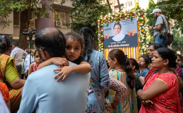 stock image MUMBAI INDIA FEBRUARY 9 2024 Family members relatives and supporters of Shiv Sena UBT leader Abhishek Ghosalkar during his funeral processionat Borivali Abhishek was shot dead on Thursday evening during a Facebook Live by a local social activist who 