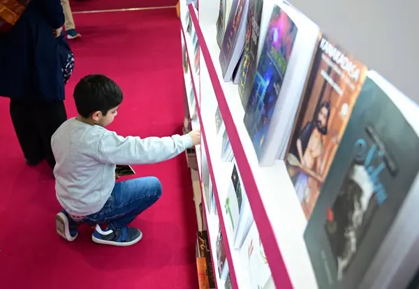 stock image NEW DELHI INDIA FEBRUARY 10 2024 Children at a book stall during World Book Fair at Pragati Maidan on February 10 2024 in New Delhi India This edition of the book fair is spread over 50000 sq meters and is set to be the biggest book fair with more th