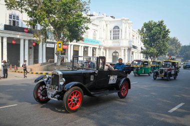 NEW DELHI INDIA FEBRUARY 11. 2024 Vintage otomobiller, Sanchit Khanna Hindustan Times 'ın Sanchit Khanna Hindustan Times' ın 11 Şubat 2024 tarihli Yeni Delhi 'deki Connaught Place' deki 57. 