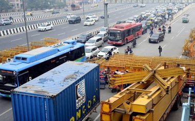 NEW DELHI INDIA FEBRUARY 13 2024 Traffic congestion at Delhi Meerut Expressway near Pandav Nagar in East Delhi due to Delhi Police arrangements for farmers protest on February 13 2024 in New Delhi India Photo by Ajay Aggarwal Hindustan Times clipart