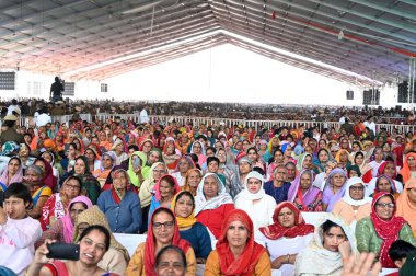 REWARI INDIA FEBRUARY 16.2024 Başbakan Narendra Modi 'nin açılış konuşmalarını dinlemek için gelen binlerce kişi 22. Hindistan Tıp Bilimleri Enstitüsü ve Majra Bhalkhi' deki diğer projelerin temellerini attı. 