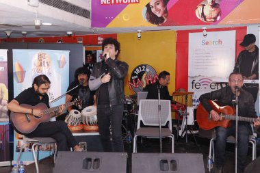 NEW DELHI INDIA FEBRUARY 16 Şubat 2024 Euphoria Band kurucusu ve baş vokalisti Palash Sen, HT Citys 25. yaş günü kutlaması sırasında 16 Şubat 2024 'te Yeni Delhi Hindistan' da Dhruv Sethi Hindustan Times tarafından çekilmiştir. 