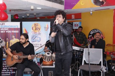NEW DELHI INDIA FEBRUARY 16 Şubat 2024 Euphoria Band kurucusu ve baş vokalisti Palash Sen, HT Citys 25. yaş günü kutlaması sırasında 16 Şubat 2024 'te Yeni Delhi Hindistan' da Dhruv Sethi Hindustan Times tarafından çekilmiştir. 