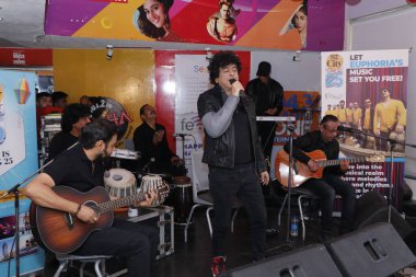 NEW DELHI INDIA FEBRUARY 16 Şubat 2024 Euphoria Band kurucusu ve baş vokalisti Palash Sen, HT Citys 25. yaş günü kutlaması sırasında 16 Şubat 2024 'te Yeni Delhi Hindistan' da Dhruv Sethi Hindustan Times tarafından çekilmiştir. 