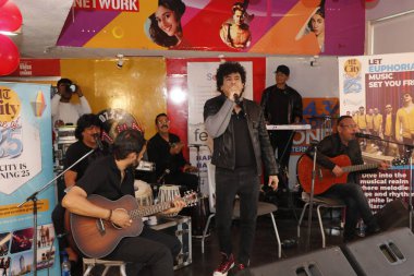 NEW DELHI INDIA FEBRUARY 16 Şubat 2024 Euphoria Band kurucusu ve baş vokalisti Palash Sen, HT Citys 25. yaş günü kutlaması sırasında 16 Şubat 2024 'te Yeni Delhi Hindistan' da Dhruv Sethi Hindustan Times tarafından çekilmiştir. 