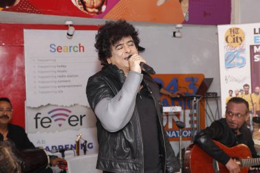 NEW DELHI INDIA FEBRUARY 16 Şubat 2024 Euphoria Band kurucusu ve baş vokalisti Palash Sen, HT Citys 25. yaş günü kutlaması sırasında 16 Şubat 2024 'te Yeni Delhi Hindistan' da Dhruv Sethi Hindustan Times tarafından çekilmiştir. 