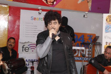 NEW DELHI INDIA FEBRUARY 16 Şubat 2024 Euphoria Band kurucusu ve baş vokalisti Palash Sen, HT Citys 25. yaş günü kutlaması sırasında 16 Şubat 2024 'te Yeni Delhi Hindistan' da Dhruv Sethi Hindustan Times tarafından çekilmiştir. 