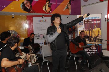 NEW DELHI INDIA FEBRUARY 16 Şubat 2024 Euphoria Band kurucusu ve baş vokalisti Palash Sen, HT Citys 25. yaş günü kutlaması sırasında 16 Şubat 2024 'te Yeni Delhi Hindistan' da Dhruv Sethi Hindustan Times tarafından çekilmiştir. 