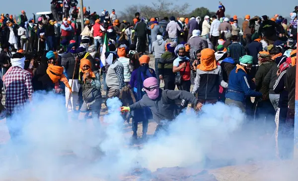 stock image CHANDIGARH INDIA FEBRUARY 14 2024 Protesters throw back theTear gas shell back to police personnel during the Farmers protest at Shambhu Border of Punjab and Haryana near Ambala on February 14 2024 in Chandigarh India Police deployed tear gas to halt