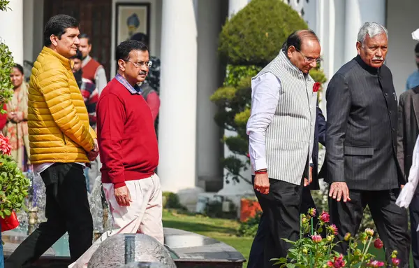 stock image NEW DELHI INDIA FEBRUARY 15 2024 Delhi Lieutenant Governor Vinai Kumar Saxena with Vidhan Sabha Speaker Ram Niwas Goel and Delhi Chief Minister Arvind Kejriwal proceeds for his address on the first day of the Budget Session of Delhi Vidhan Sabha Asse