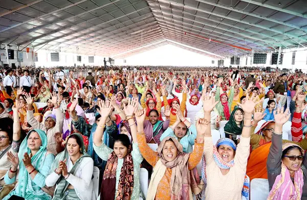 stock image REWARI INDIA FEBRUARY 16 2024 Thousands of people arrives to listen Prime Minister Narendra Modi speech during the inaugurates lays foundation stone of countrys 22nd All India Institute Of Medical SciencesAIIMS and other projects at Majra Bhalkhi on 