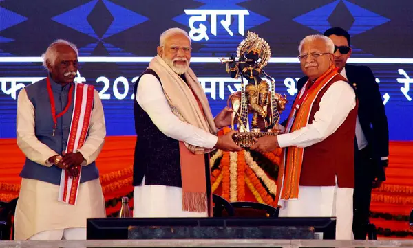 stock image REWARI INDIA FEBRUARY 16 2024 Prime Minister Narendra Modi and Haryana Chief Minister Manohar Lal Khattar during the inaugurates lays foundation stone of countrys 22nd All India Institute Of Medical SciencesAIIMS and other projects at Majra Bhalkhi o