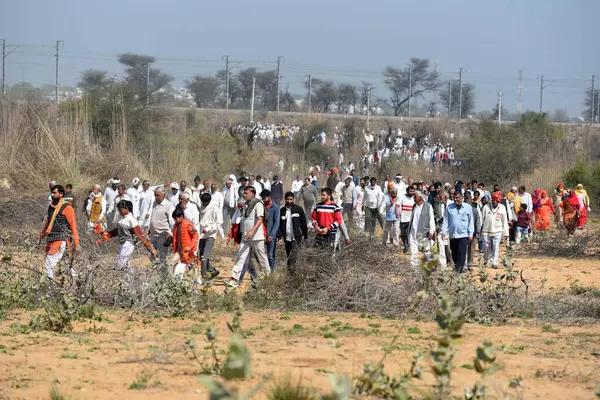 REWARI INDIA FEBRUARY 16.2024 Başbakan Narendra Modi 'nin açılış konuşmalarını dinlemek için gelen binlerce kişi 22. Hindistan Tıp Bilimleri Enstitüsü ve Majra Bhalkhi' deki diğer projelerin temellerini attı. 