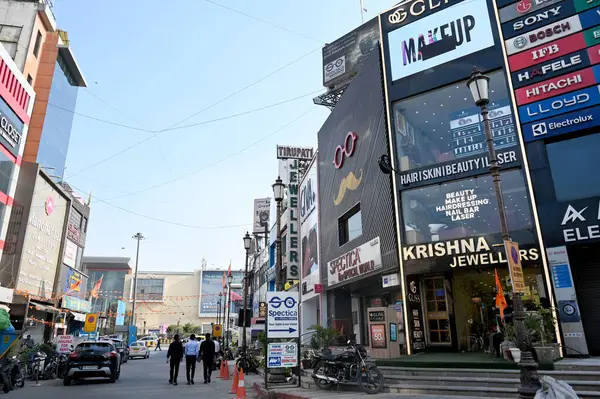 stock image NOIDA INDIA FEBRUARY 16 2024 A view of Sector 18 market shows no effect of Bharat Bandh on February 16 2024 in Noida India Photo by Sunil Ghosh Hindustan Times 