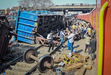 NEW DELHI INDIA 17 FEBRUARY 2024 Patel NagarDayabasti bölümünde 17 Şubat 2024 tarihinde 10 vagon yük treni görüntüsü raydan çıktı.