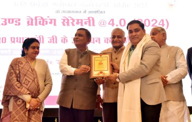 GHAZIABAD INDIA 19 FEBRUARY 19.2024 Birlik Bakanı V K Singh, 19 Şubat 2024 tarihinde Raj Nagar Extension yetkilileriyle birlikte di 'de düzenlenen temel atma törenine katıldı.