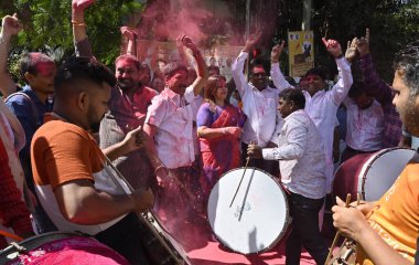 MUMBAI INDIA 20 FEBRUARY 2024 Shiv Sena Shinde Fraksiyonu, 20 Şubat 2024 tarihinde Vidhan Bhavan 'da Maratha Rezervasyonu için düzenlenen özel toplantı sırasında Anshuman Poyrekar Hindustan Times tarafından çekilmiştir.