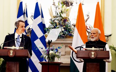 NEW DELHI INDIA FEBRUARY 21 Şubat 2024 Başbakan Narendra Modi ile Yunanistan Başbakanı Kyriakos Mitsotakis, 21 Şubat 2024 tarihinde Hyderabad House 'da düzenledikleri ortak basın toplantısı sonrasında Arvind Yadav tarafından çekilmiştir. 