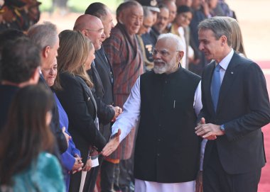 NEW DELHI INDIA FEBRUARY 21 Şubat 2024 Başbakan Narendra Modi, Yunanistan Başbakanı Kyriakos Mitsotakis 'i 21 Şubat 2024 tarihinde Yeni Delhi Hindistan' da Sonu Mehta Hindustan 'ın hazırladığı Rashtrapati Bhavan' da düzenlenen törende karşıladı. 
