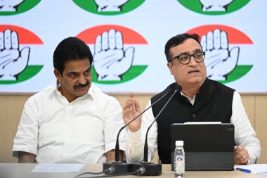 NEW DELHI INDIA FEBRURAY 22. 2024 Kongre Liderleri KC Venugopal ve Ajay Maken, 22 Şubat 2024 'te Yeni Delhi' de AICC Genel Merkezi 'nde Banka Hesapları' nın ele geçirilmesi üzerine basın toplantısı düzenledi.