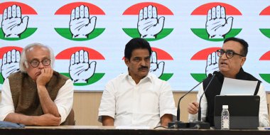 NEW DELHI INDIA FEBRURAY 22. 2024 Kongre Başkanı Ajay Maken KC Venugopal Jairam Ramesh ve diğerleri 22 Şubat 2024 tarihinde Yeni Delhi Hindistan 'da düzenlenen basın toplantısında Kongre Narendra Modiled Union hükümetini ve