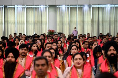 YENİ DELHI INDIA 24 FEBRUARY Delhi Üniversitesi 'nin 100. konferansı sırasında, değerli öğrencilere madalya ve ödüller vermek ve 24 Şubat 2024 tarihinde Yeni Delhi Hindistan' da DU Spor Kompleksi 'nde diploma vermek için 24 FEBRUARY 24. 